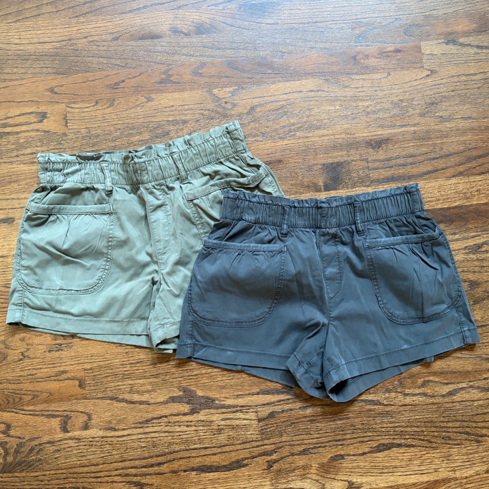 NWOT American Eagle Outfitters Army Green and Gray Paper Bag Shorts Size M